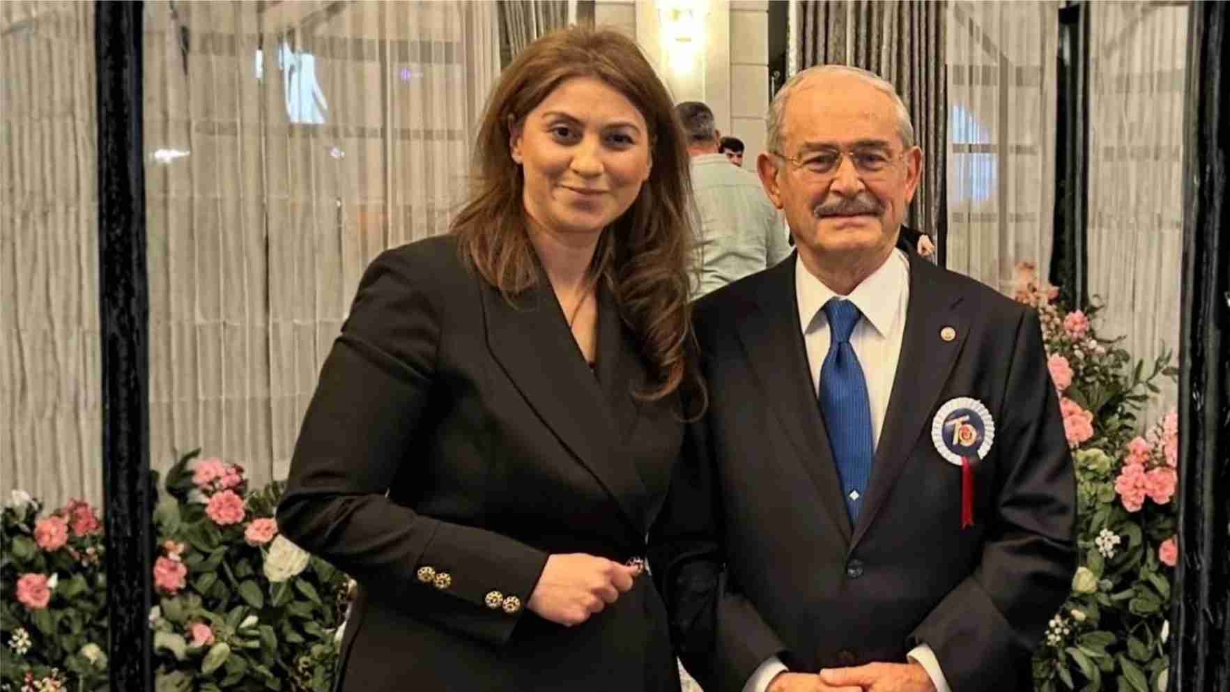 ESKİŞEHİRDE TV'DE HABER SPİKERLİĞİ YAPAN CEMİYET BAŞKANIMIZ AKYÜREK BÜYÜKERŞENLE YAPTIĞI HABERLERİN VE ŞEHİRDEKİ DEĞİŞİMİN SOHBETİNİ YAPTI